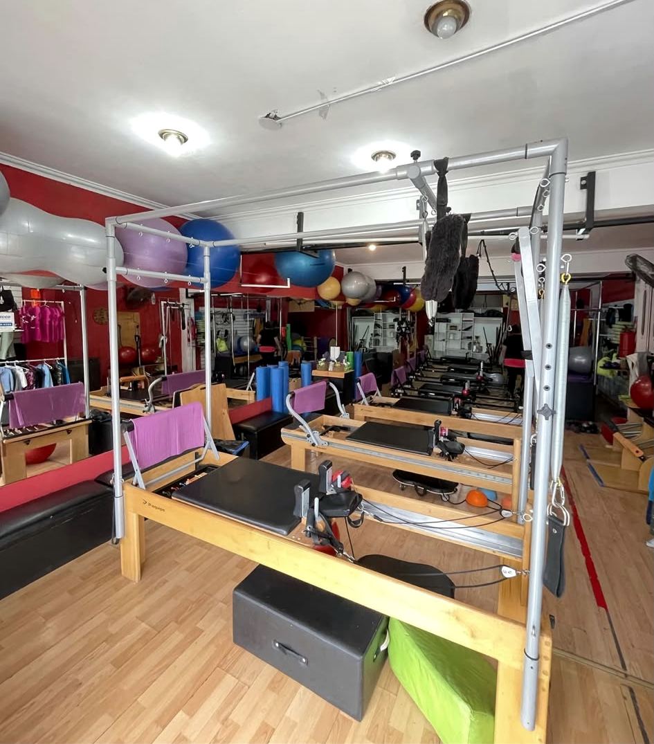 Reformer con torre en primer plano